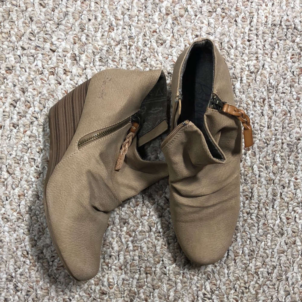 Blowfish wedge booties- tan sz 10